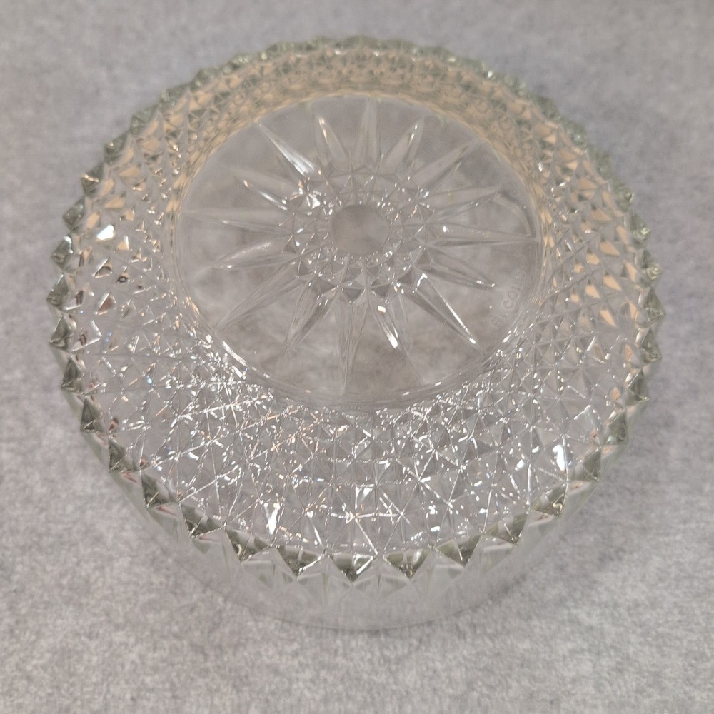 Vintage Arcoroc USA Crystal Glass Serving Bowl Starburst Faceted Design 9" x 4" - Picture 4 of 6